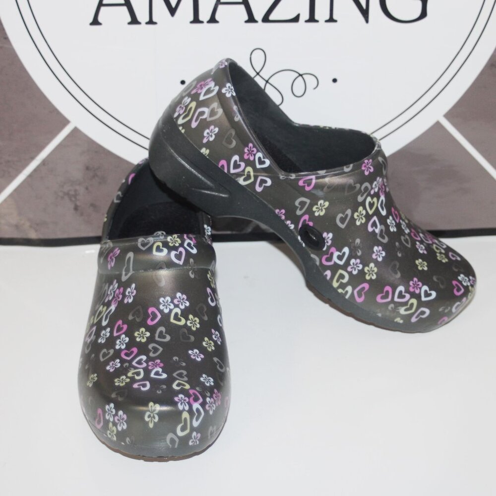 13A   LN "ANYWHERE" CLOGS - SIZE 6 MULTI